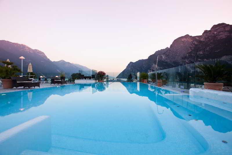 Hotel Kristal Palace - Tonellihotels Riva del Garda Exterior foto